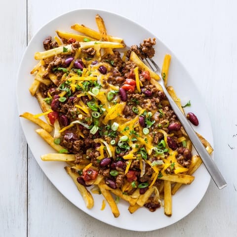 Golden baked fries topped with hearty kidney beans and spicy ground beef chili, finished with fresh scallions.